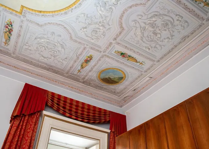 Le Stanze Del Vicere Boutique לינה וארוחת בוקר