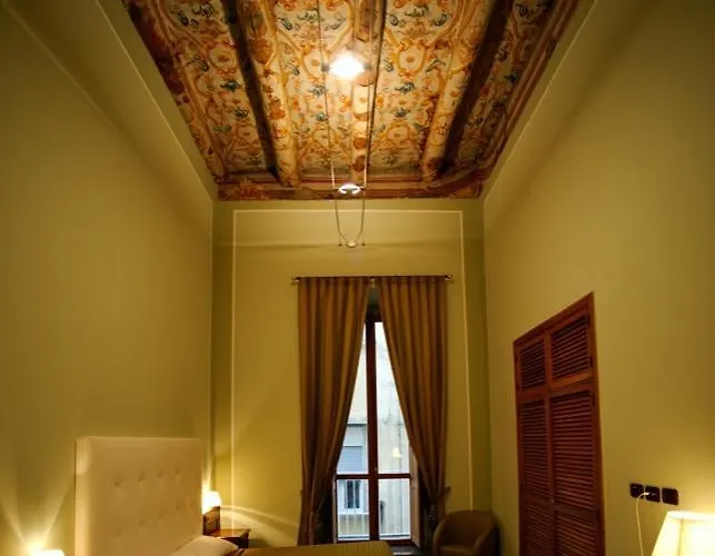 לינה וארוחת בוקר Le Stanze Del Vicere Boutique נאפולי